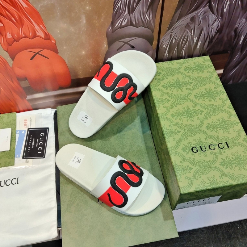 G*u*i slippers